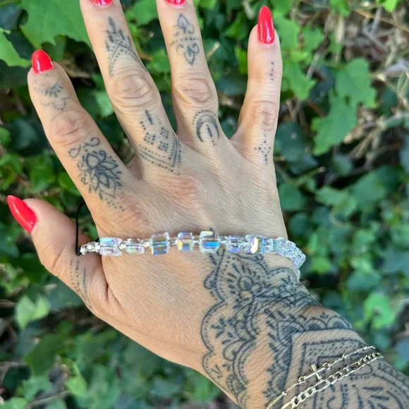 Elegant Iridescent Beaded Phone Strap - Picture 4 of 5